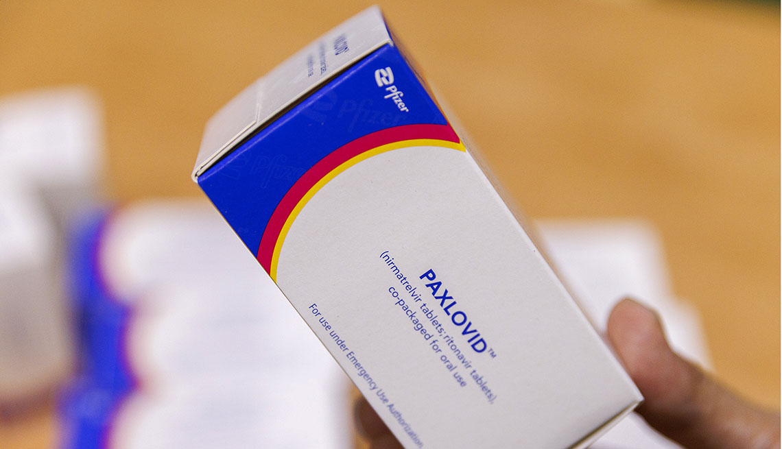 Empaque de Paxlovid, un medicamento antiviral 