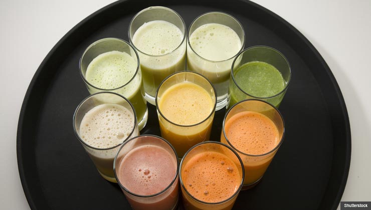 Pros and Cons of fresh juices vs. smoothies. For The Juicer or Blender: Which Is Healthier?