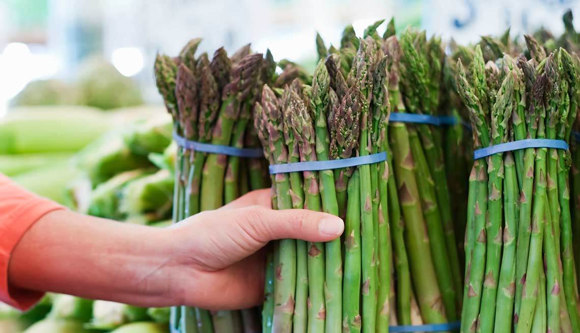 Asparagus bunches in a store, Foods That Help Your Gut