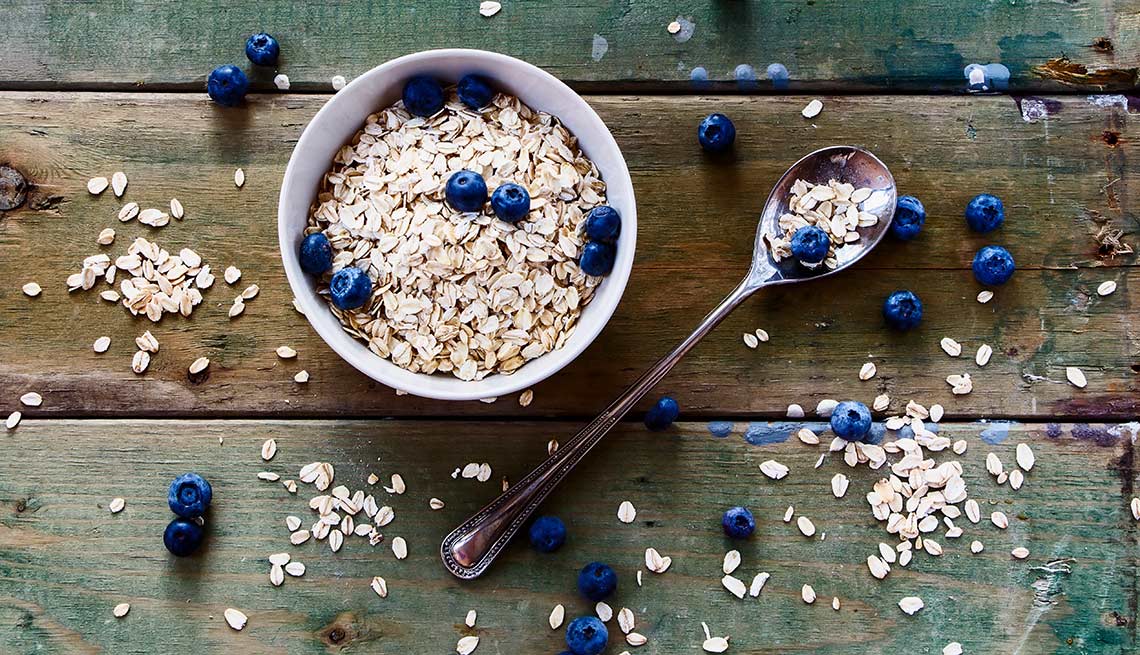 Oatmeal and blueberries, Foods That Help Your Gut