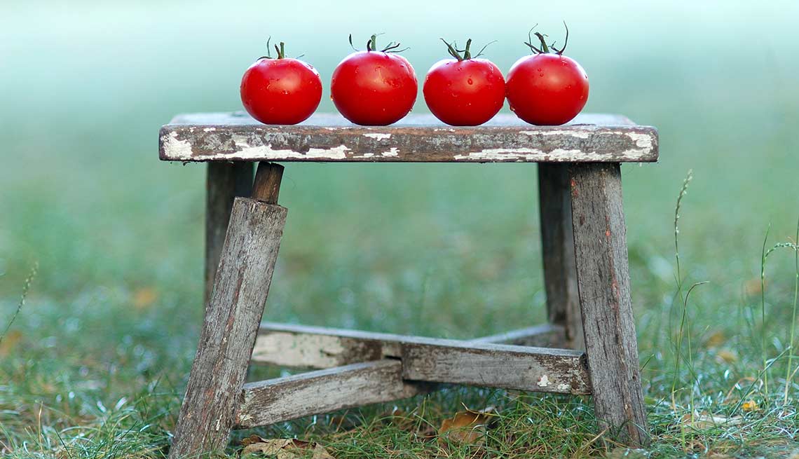 Tomatoes on a stool, Foods That Help Your Gut