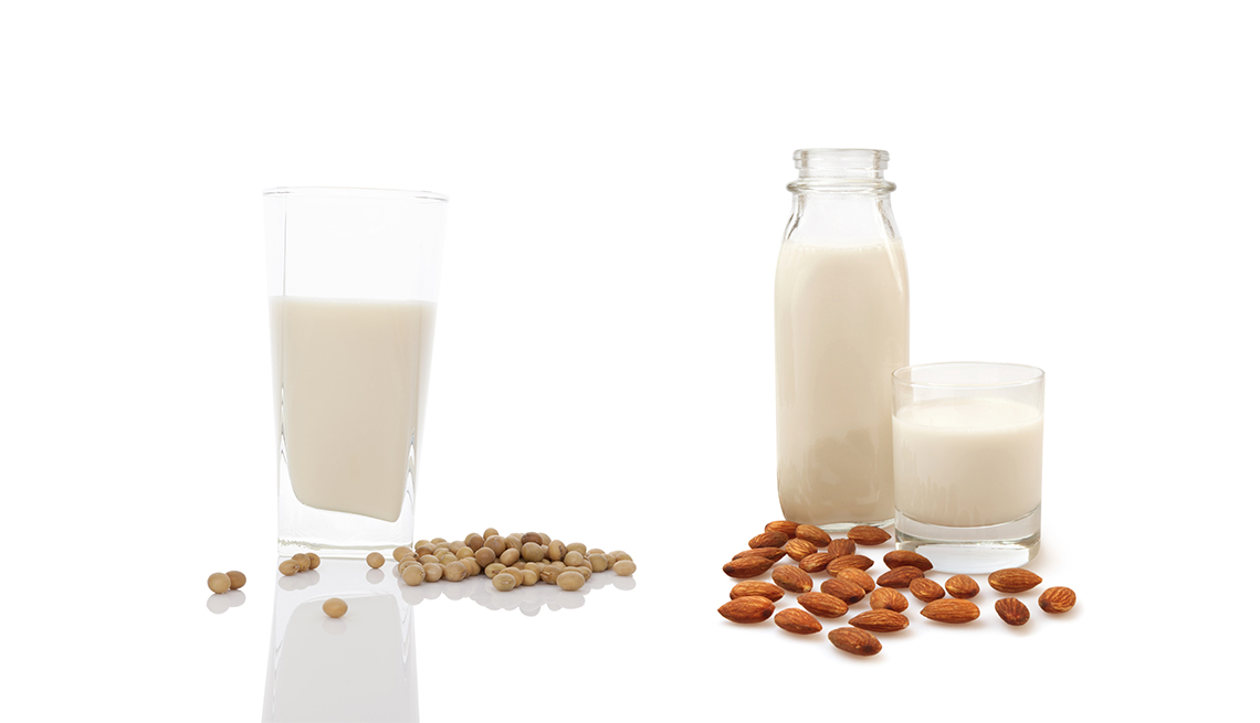 Leche de soya versus leche de almendras
