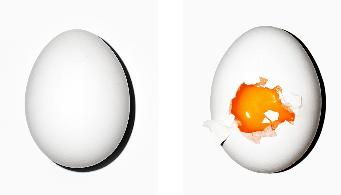 Huevo entero y huevo roto