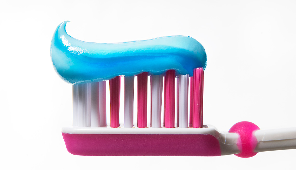 Cepillo y pasta dental