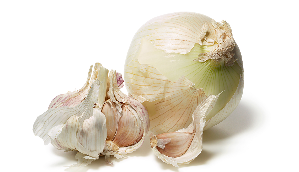 Garlic cloves, White Onion, Foods That Fight Cancer 