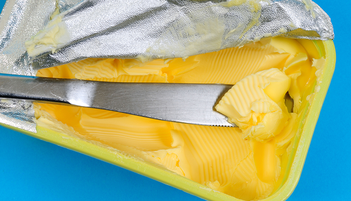Cuchillo de untar y margarina