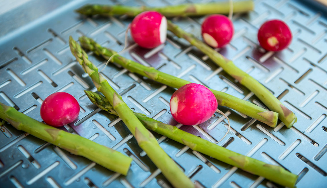 Asparagus and radishes