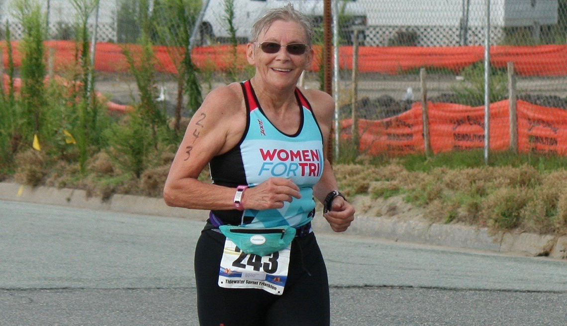 Marie Neaves running in the Tidewater Sprint Triathlon