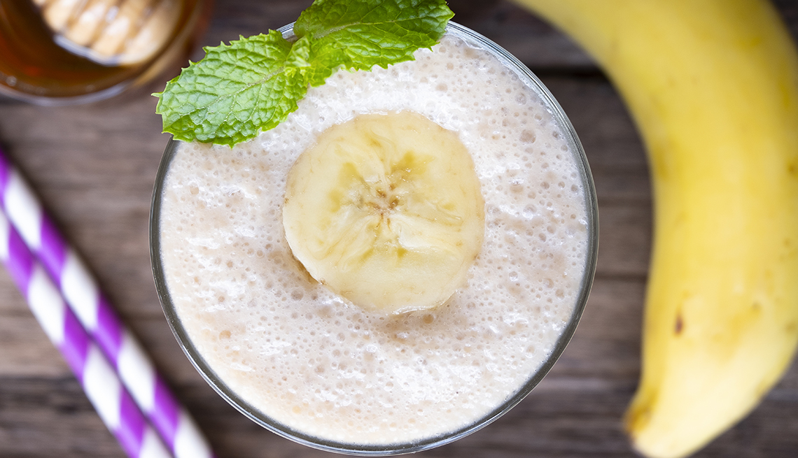 image of a smoothie with banana and mint
