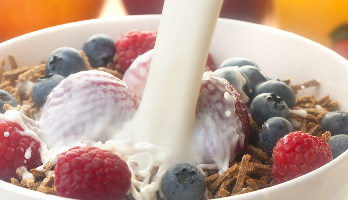 Close up of a bowl of bran cereal with berries.
