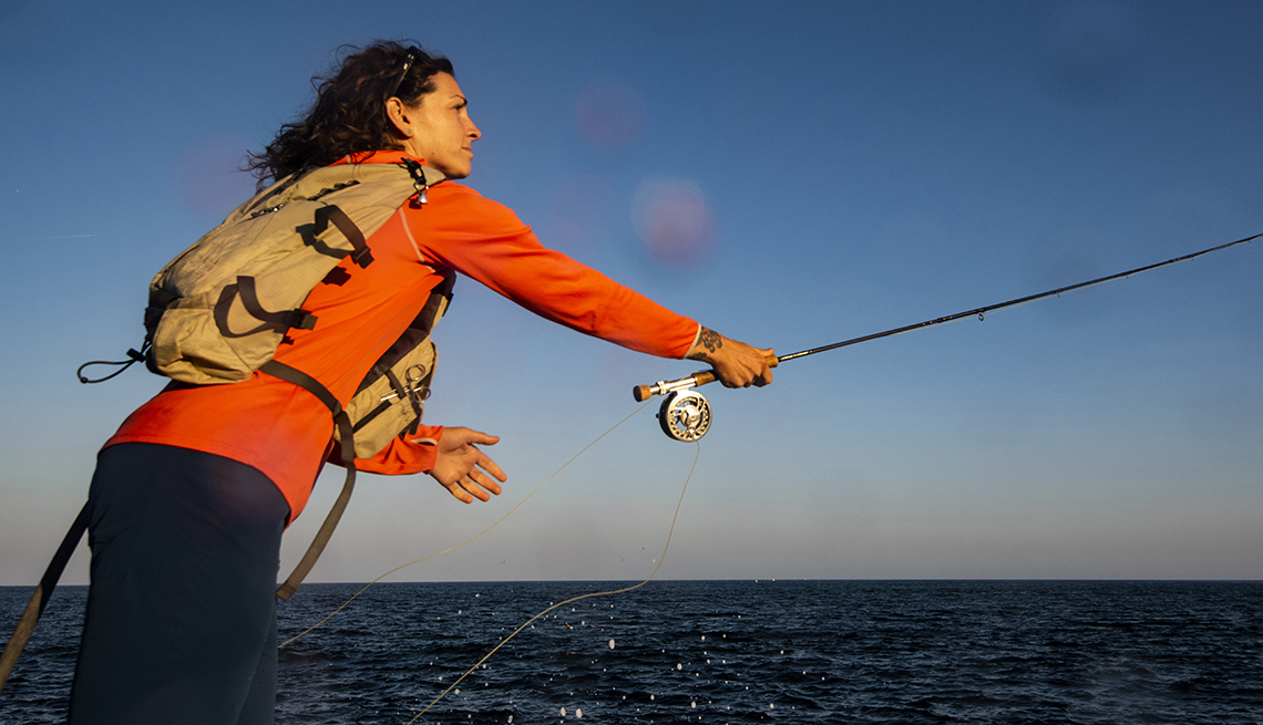 Una mujer pescando