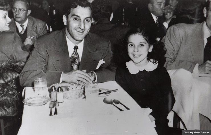 Marlo Thomas at dinner with her father Danny (Courtesy Marlo Thomas)