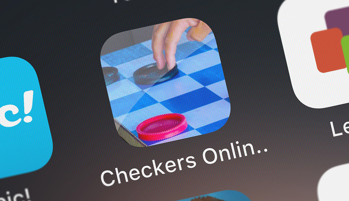 Captura de pantalla de una aplicación en línea de damas en un teléfono inteligente o tableta