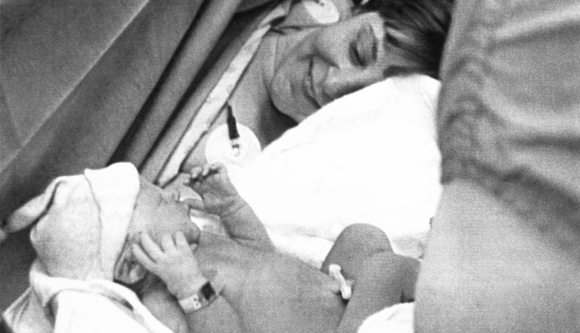 judith carr gets a first glimpse at her baby elizabeth carr the first baby born from in vitro fertilization in the united states
