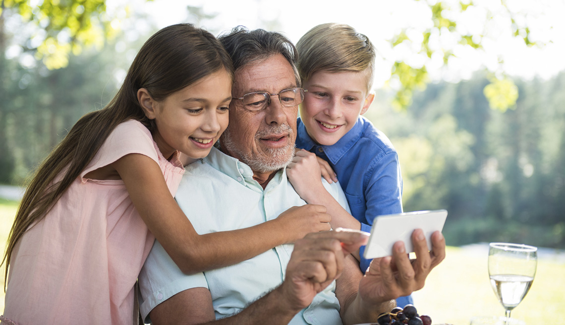 Cómo comunicarte con tu familia a través de tu móvil