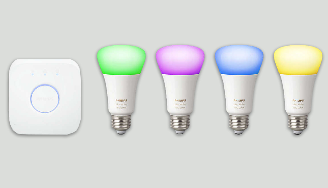 item 3 of Gallery image - Mejores regalos tecnológicos - Philips Hue White y Color Ambiance A19 LED Starter Kit 