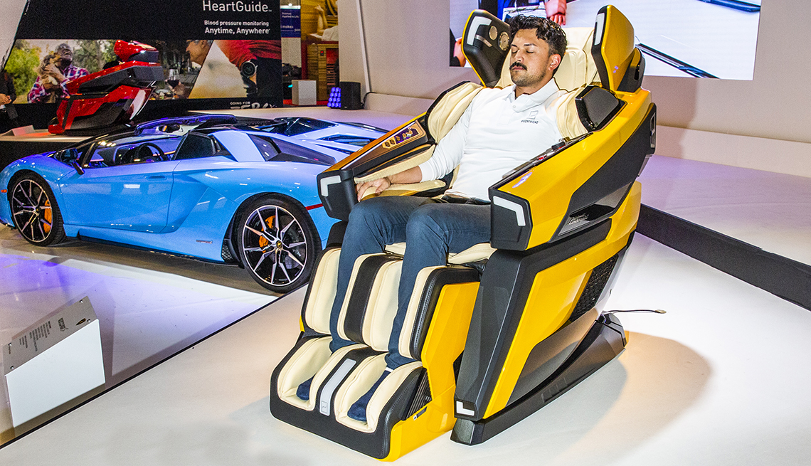 item 9 of Gallery image - A man sitting in a in a Lamborghini LBF-750 massage chair 