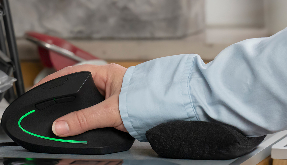 Ergonomic Tips at Home to Prevent Back and Wrist Pain