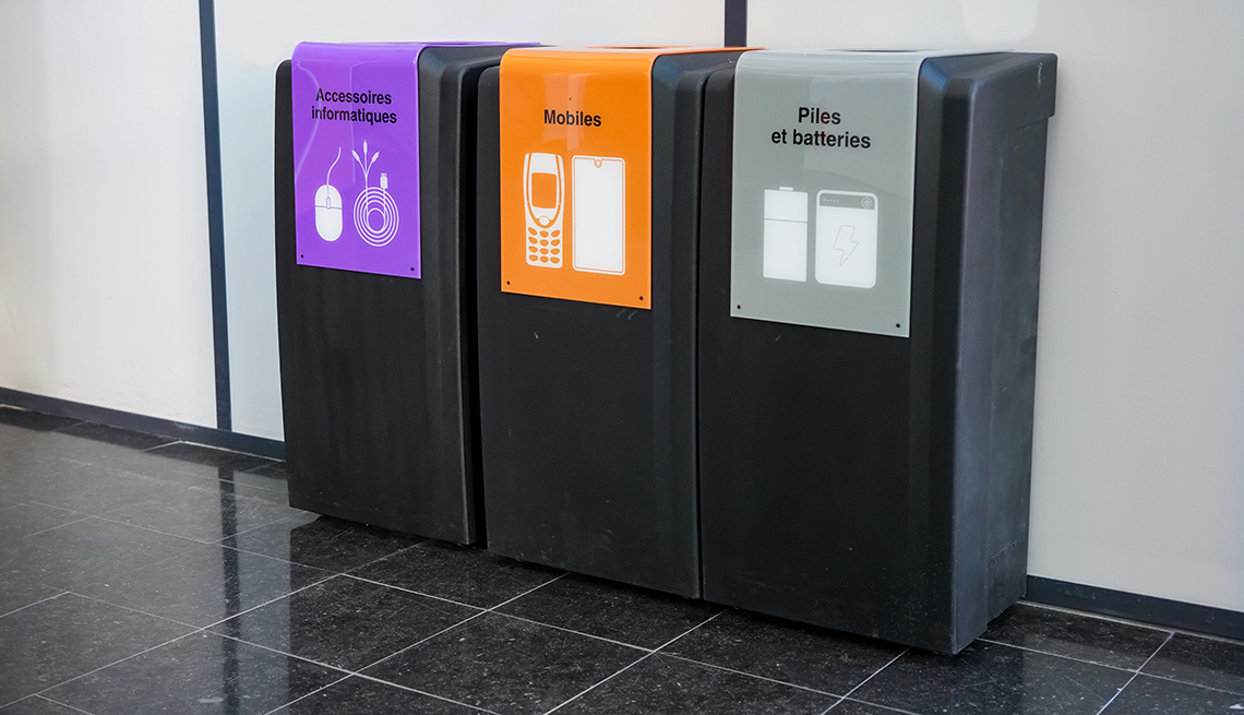 Contenedores automáticos para reciclaje de electrónicos