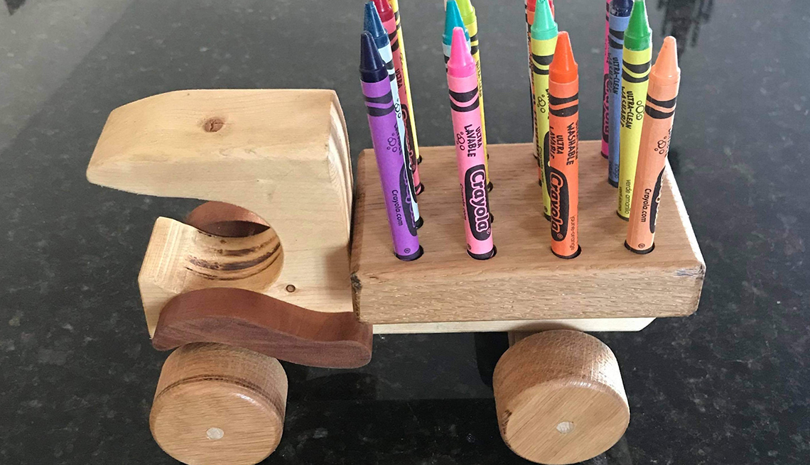 item 10 of Gallery image - Wooden crayon holder as Christmas gift