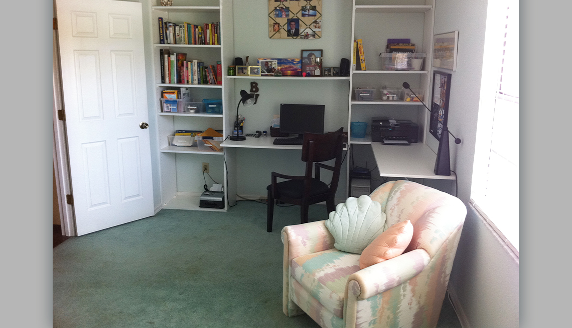 item 2 of Gallery image - after photo of an office de cluttered