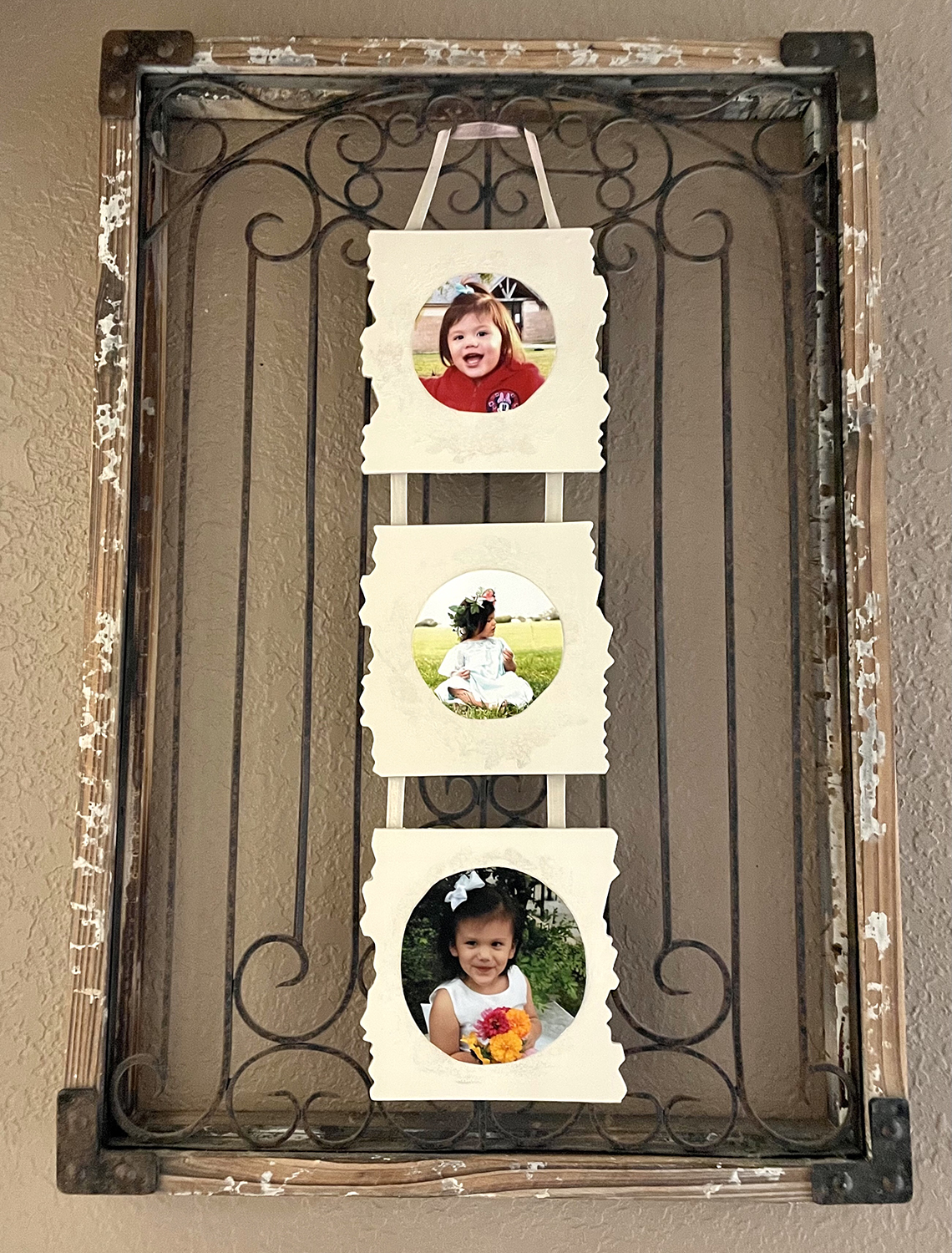 Fotos familiares dentro de un marco de madera