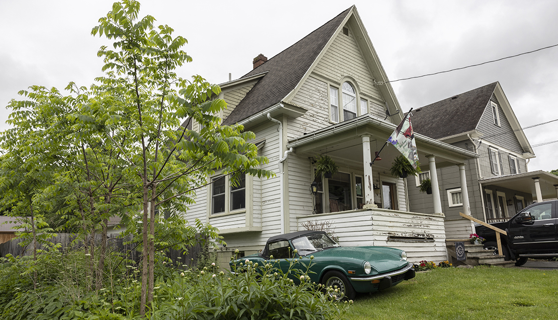 older cottage in need of renovations in dansville new york