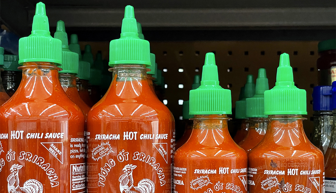 Botellas de salsa Sriracha de Huy Fong Foods 
