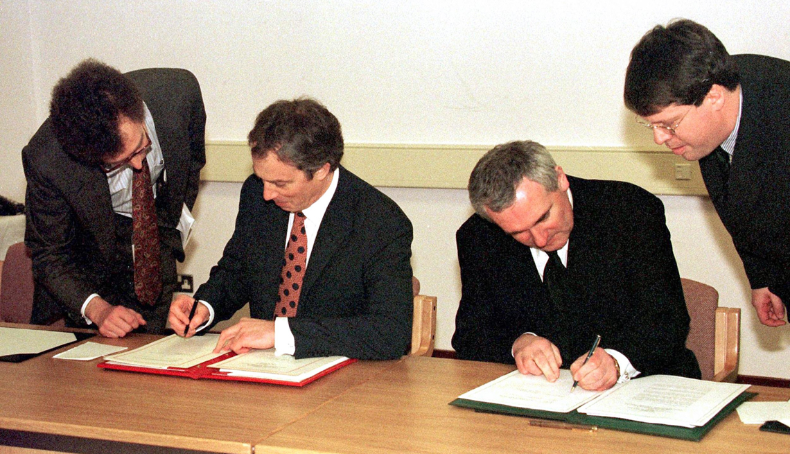 item 21 of Gallery image - The British and Irish governments sign the Good Friday Agreement to end the Troubles in Northern Ireland (1998) 