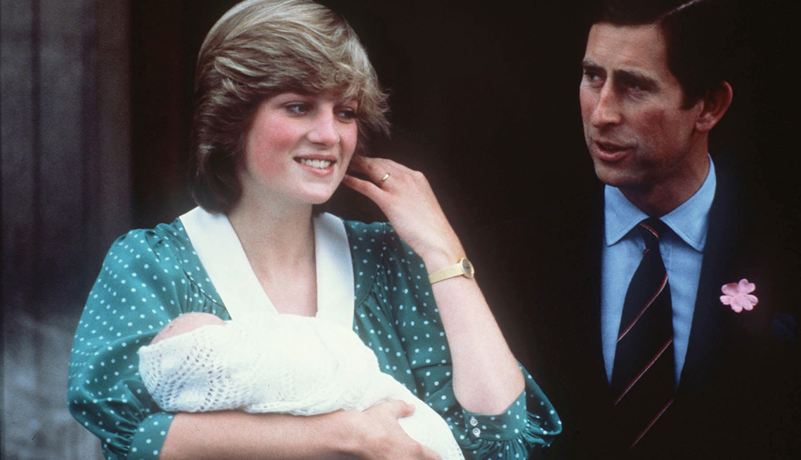 item 6 of Gallery image - Prince Charles, Prince of Wales and Diana, Princess of Wales leave the Lindo Wing St Mary's Hospital with baby Prince William 