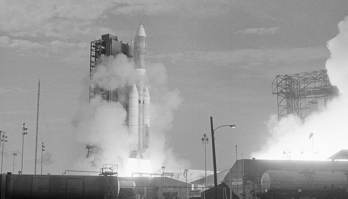 item 12 of Gallery image - NASA launches Viking I, which later landed on the surface of Mars (1975) 