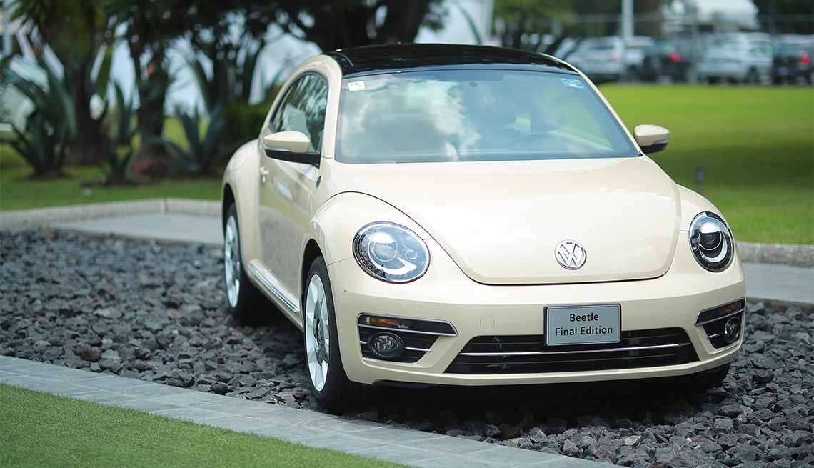 item 22 of Gallery image - A Beetle Final Edition is seen during a ceremony to announce the cease of the production of the VW Beetle after 21 years in the market, at Volkswagen Plant in Cuautlancingo, Mexico