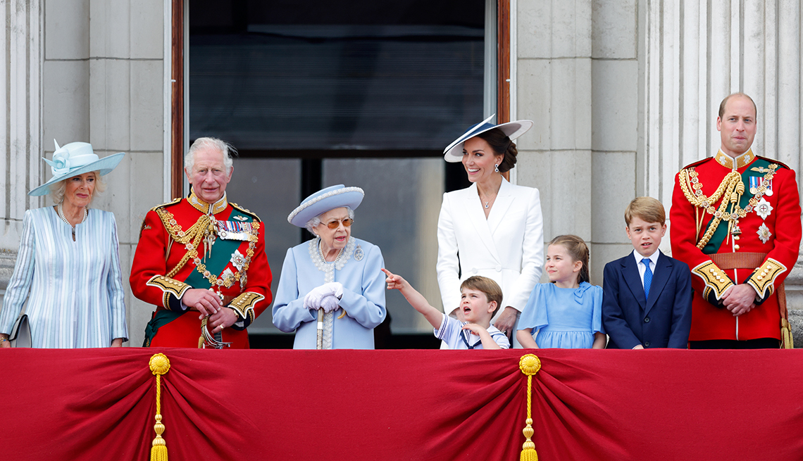 item 16 of Gallery image - members of the royal family