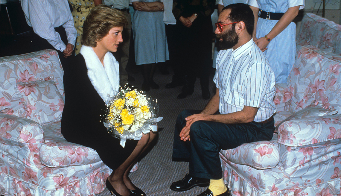 item 6 of Gallery image - Princess Diana shook the hand of AIDS patient Simon who succumbed to the disease 10 days later