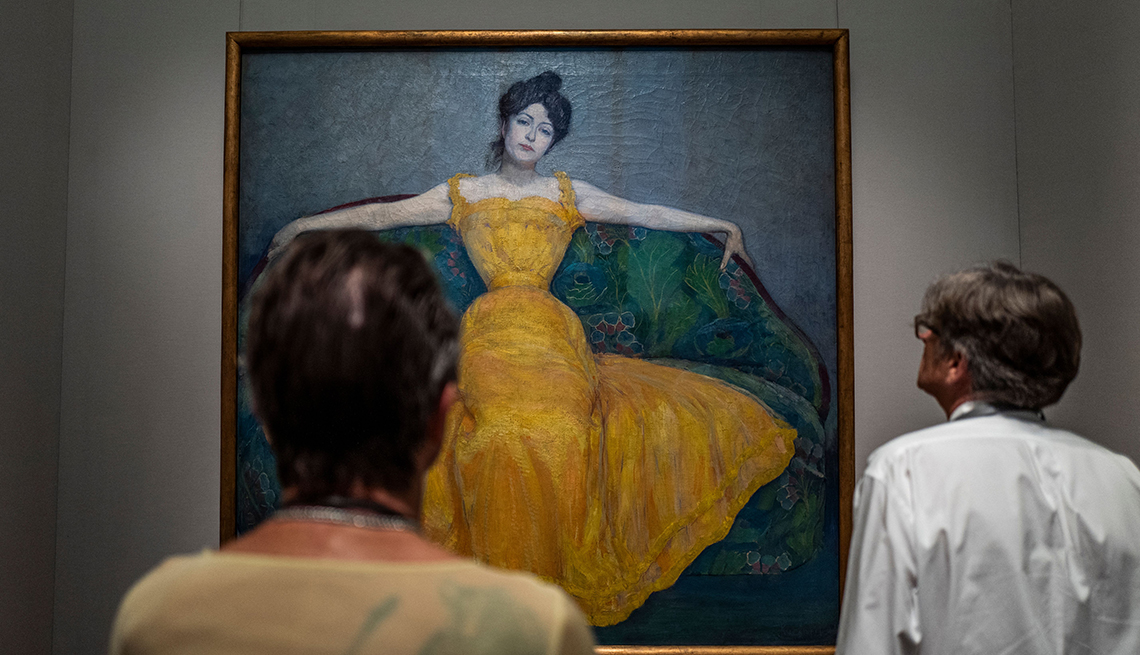 item 15 of Gallery image - Visitors take in Austrian artist Max Kurzweil’s work Lady in Yellow at the “Secessions: Klimt, Stuck, Liebermann” exhibition at the Alte Nationalgalerie museum in Berlin. 