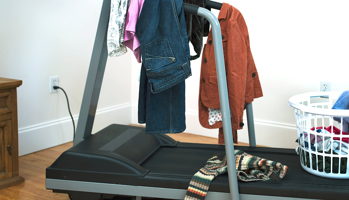 item 5 of Gallery image - Caminadora con ropa encima - Formas de reducir tu espacio