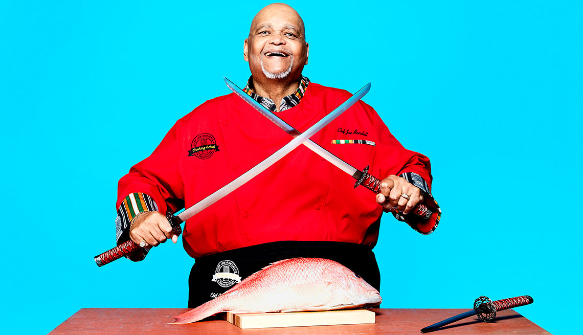 Retrato del experto en cocina, chef Joe Randall con el segmento 99 formas de ahorrar 
