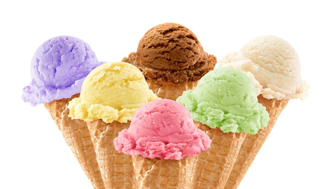 Conos de helados de diferentes sabores, y no te olvides de los descuentos de cumpleaños