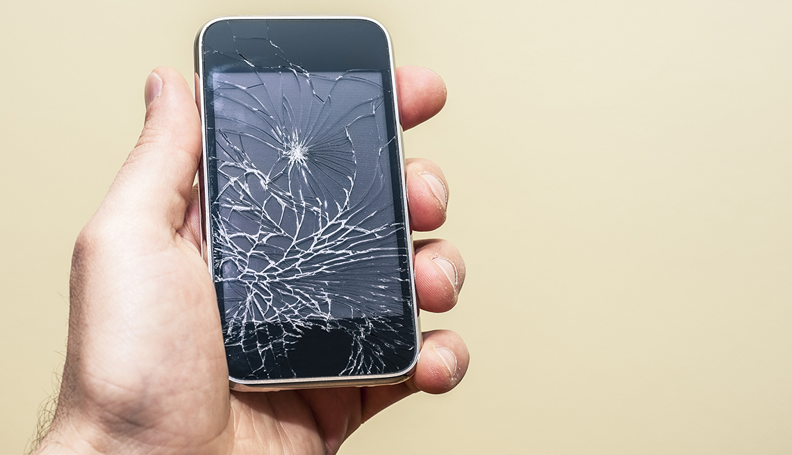 Teléfono celular con la pantalla rota, comprar nuevo o reparar?