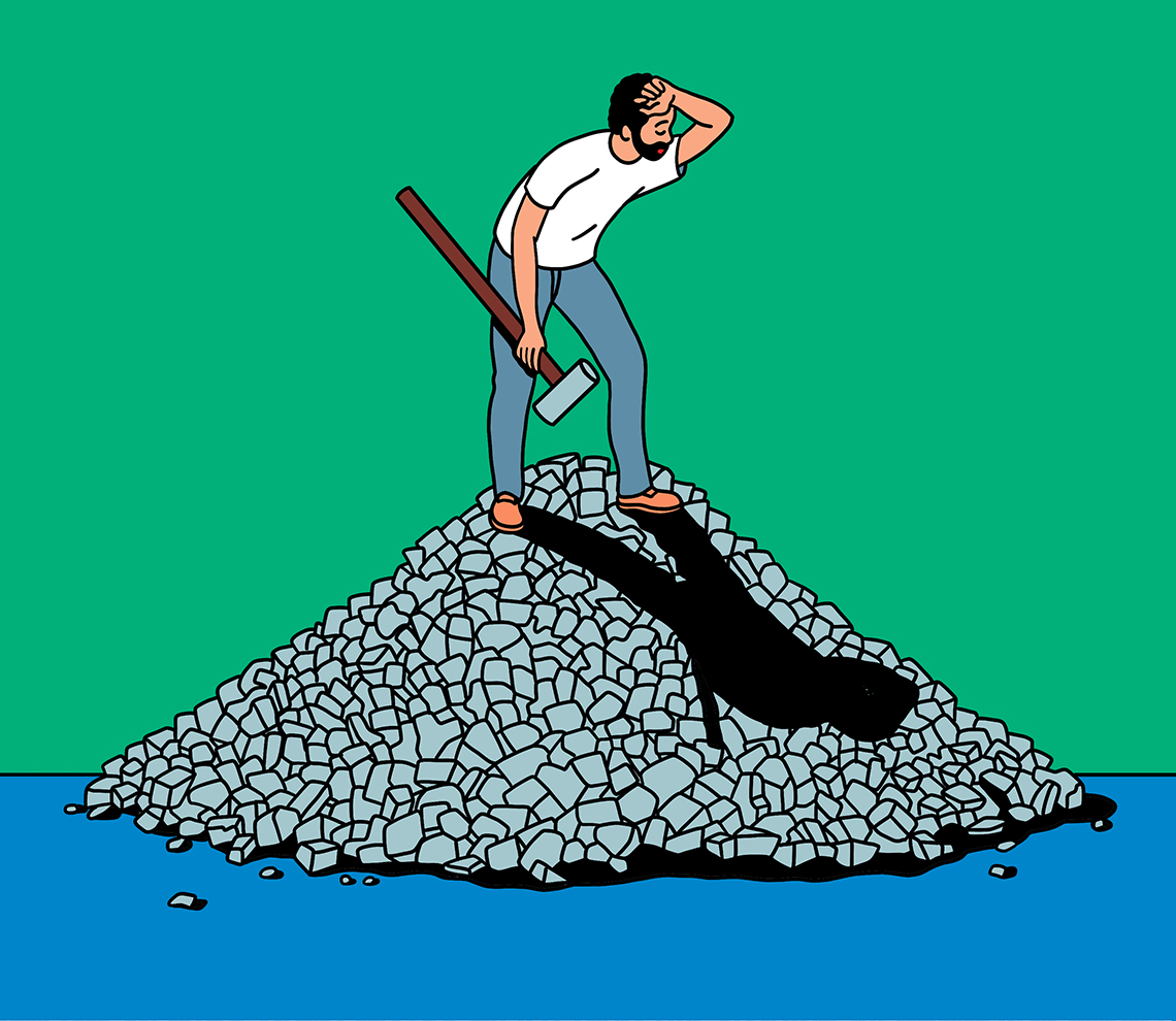 Ilustración  - Hombre sobre un montón de escombros sujeta un mazo y se toca la cara en señal de cansancio.