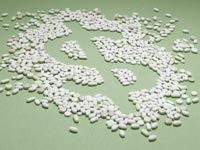 Píldoras creando la forma de un signo de dólar - Atención médica que usted puede pagar