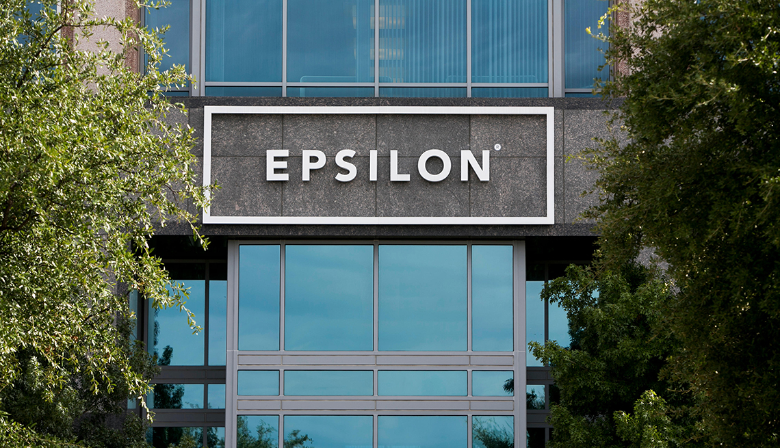 Logo de Epsilon sobre la fachada de su sede en Irving, Texas