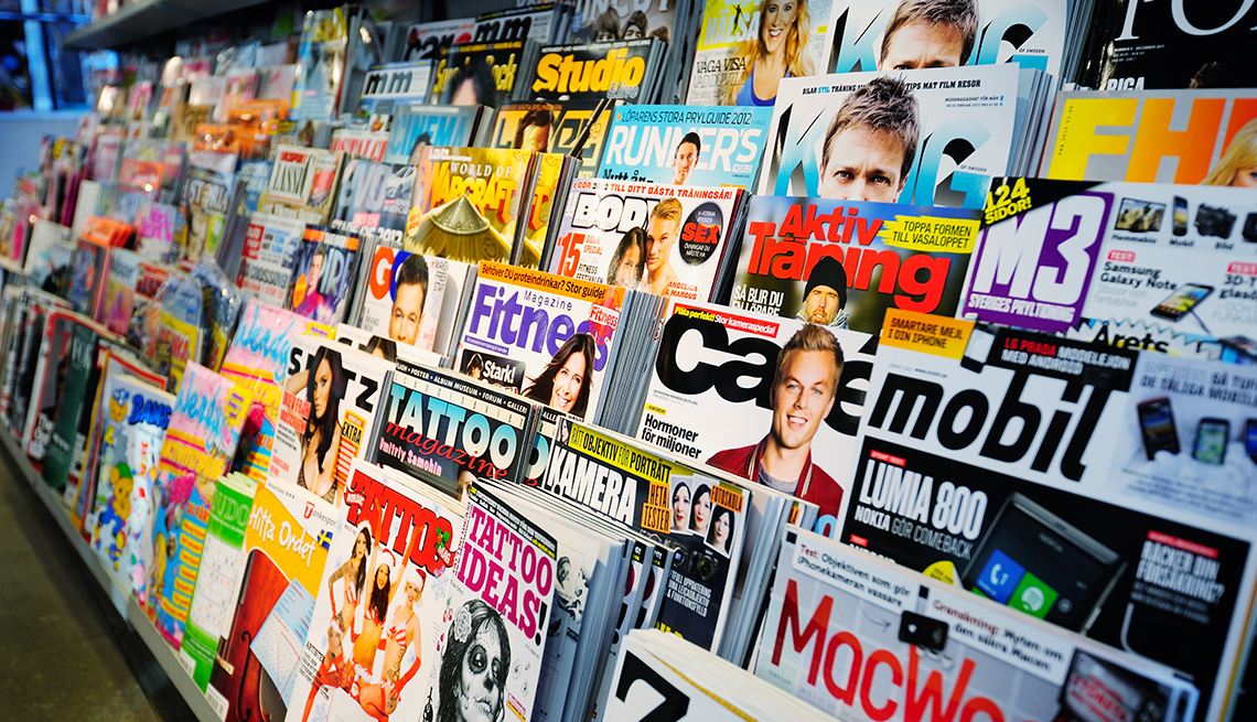Sección de revistas y periódicos de una tienda