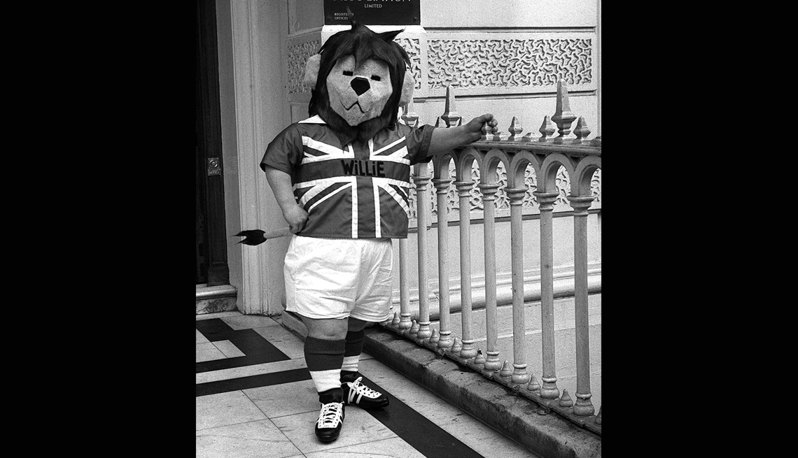 item 15 of Gallery image - Willie (Inglaterra, 1966), Mascotas de los mundiales de fútbol