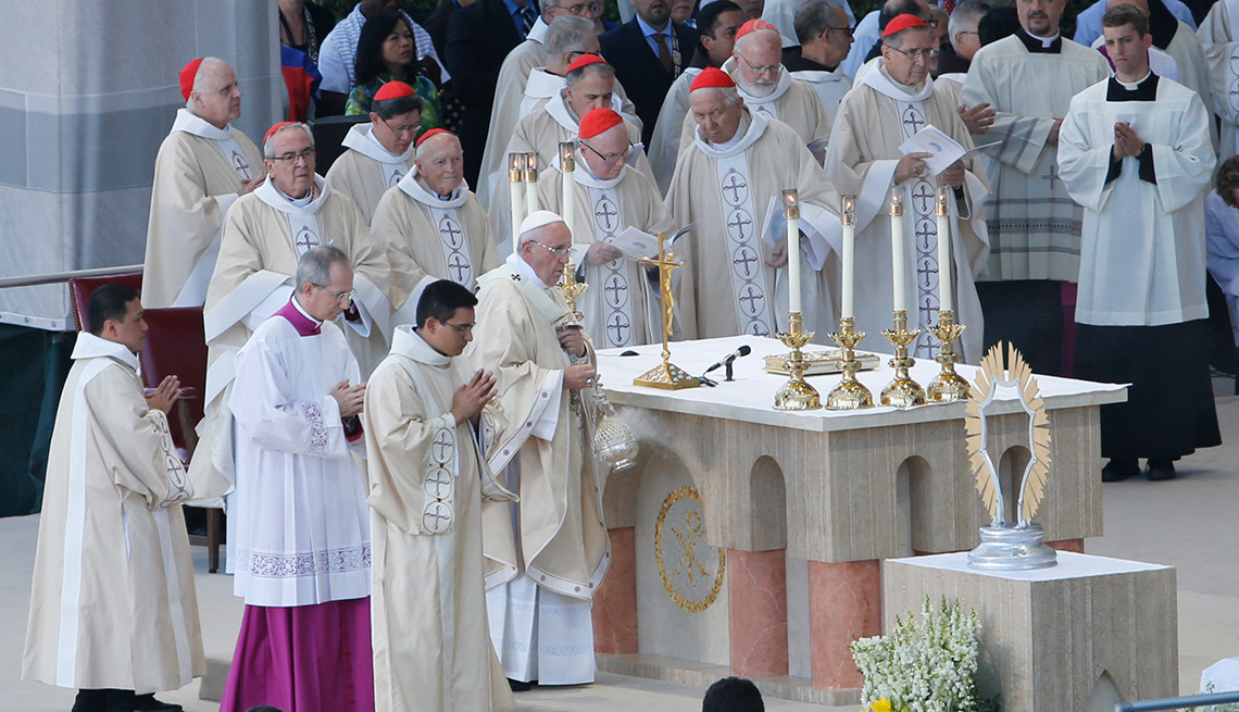 El papa Francisco oficia la misa donde fue beatificado Junípero Serra. Santuario Nacional de la Inmaculada Concepción