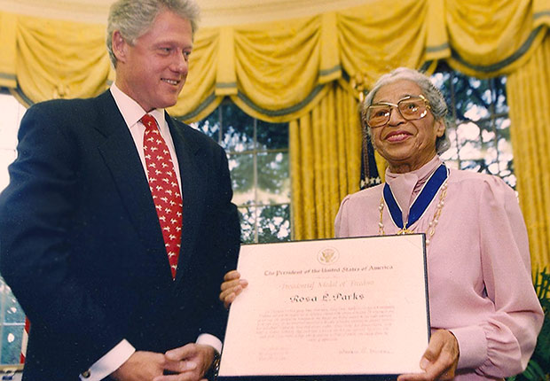 President Bill Clinton gives Rosa Parks the Presidential Medal of Freedom, 9/14/1996