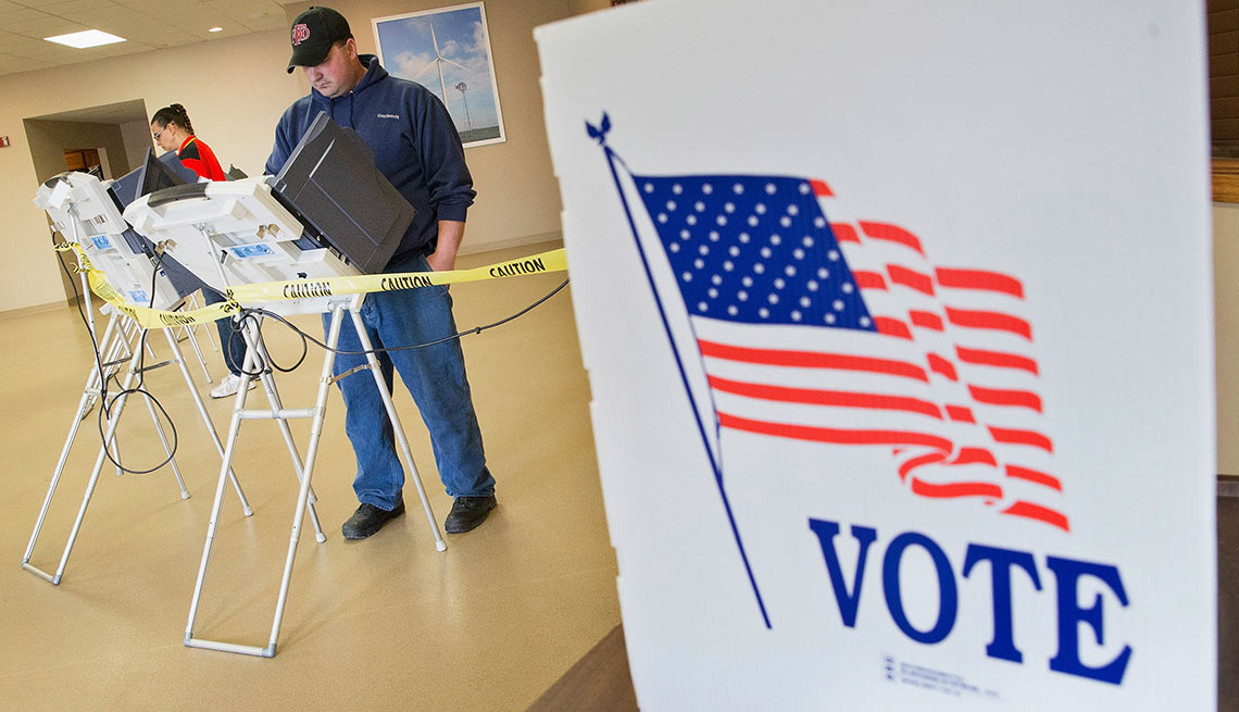 Voters cast their ballots at a polling place on May 3, 2016 in Fowler, Indiana. Indiana residents are voting today to decide Republican and Democratic presidential nominees. 