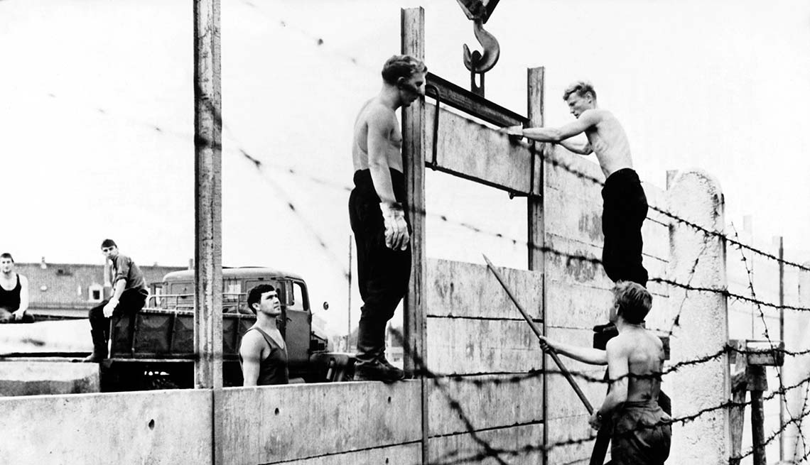 Berlin Wall, Construction begins, Aug. 13, 1961, 25th anniversary, Fall of the Berlin Wall 