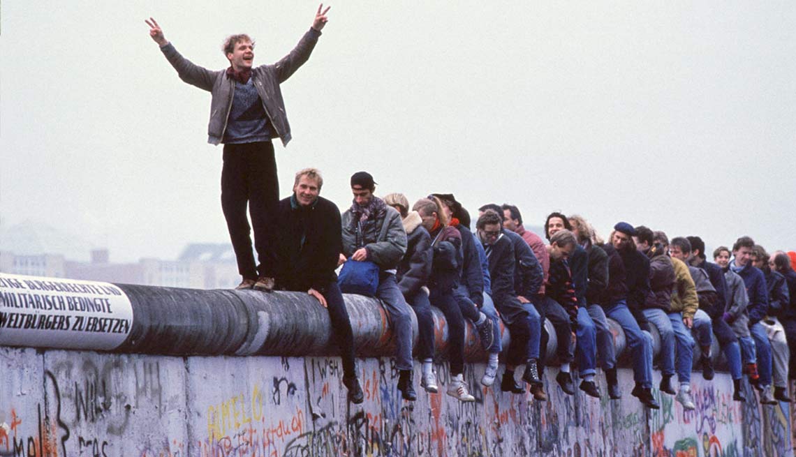 Man standing on Berlin Wall, 1989, 25th anniversary, Fall of the Berlin Wall 