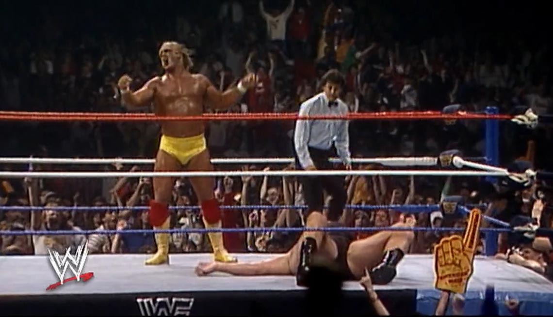 Hulk Hogan body slams Andre the Giant